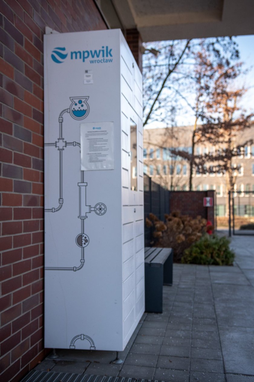 Powiększ obraz: <p>Schowkomat przy Centrum Obsługi Klienta MPWiK przy ul. Na Grobli 19</p>