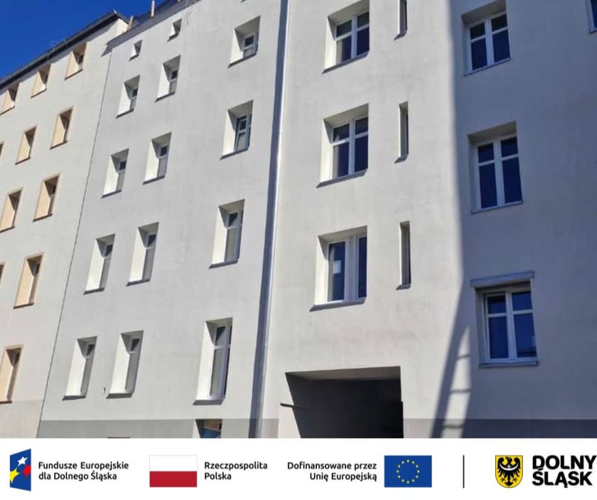 Powiększ obraz: <p>Trwają remonty termomodernizacyjne na Przedmieściu Oławskim - część prac finansowana jest z funduszy unijnych</p>
