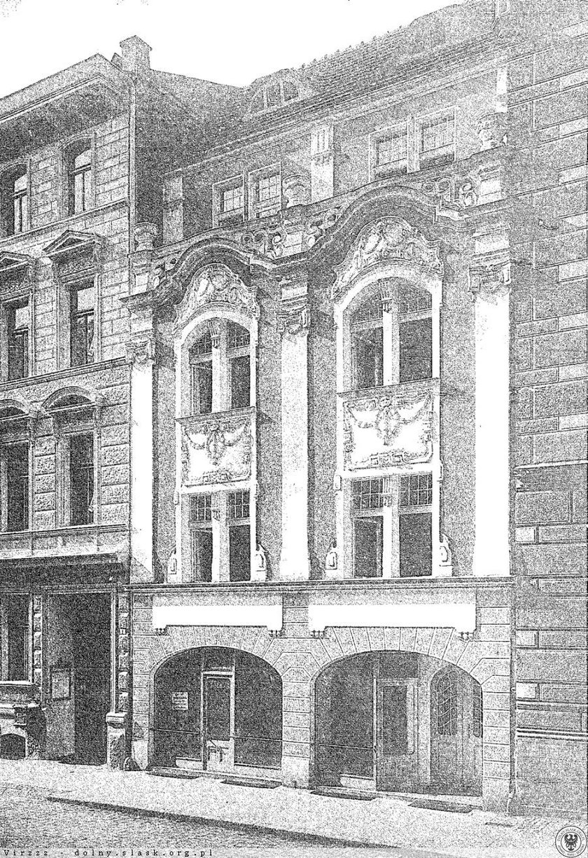 Powiększ obraz: <p>Elewacja kamienicy nr 1 przed wojną (1907 rok)</p>