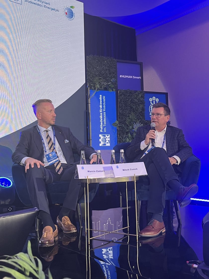 Powiększ obraz: <p>Susza, powódź i sztuczna inteligencja. O tym mówili przedstawiciele MPWiK na Forum Ekonomicznym</p>