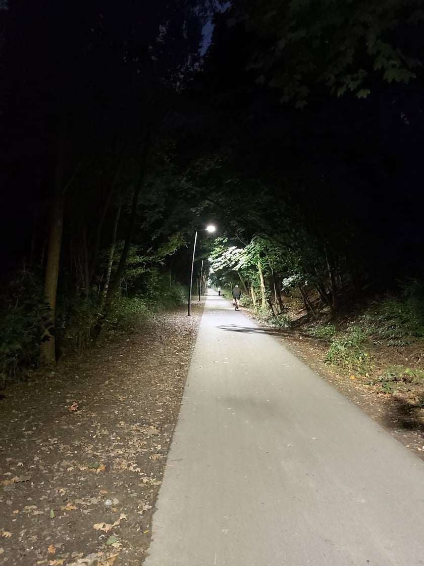 Powiększ obraz: Zarząd Dróg i Utrzymania Miasta we Wrocławiu odebrał nowe oświetlenie na odcinku pomiędzy Spiską a Borowską