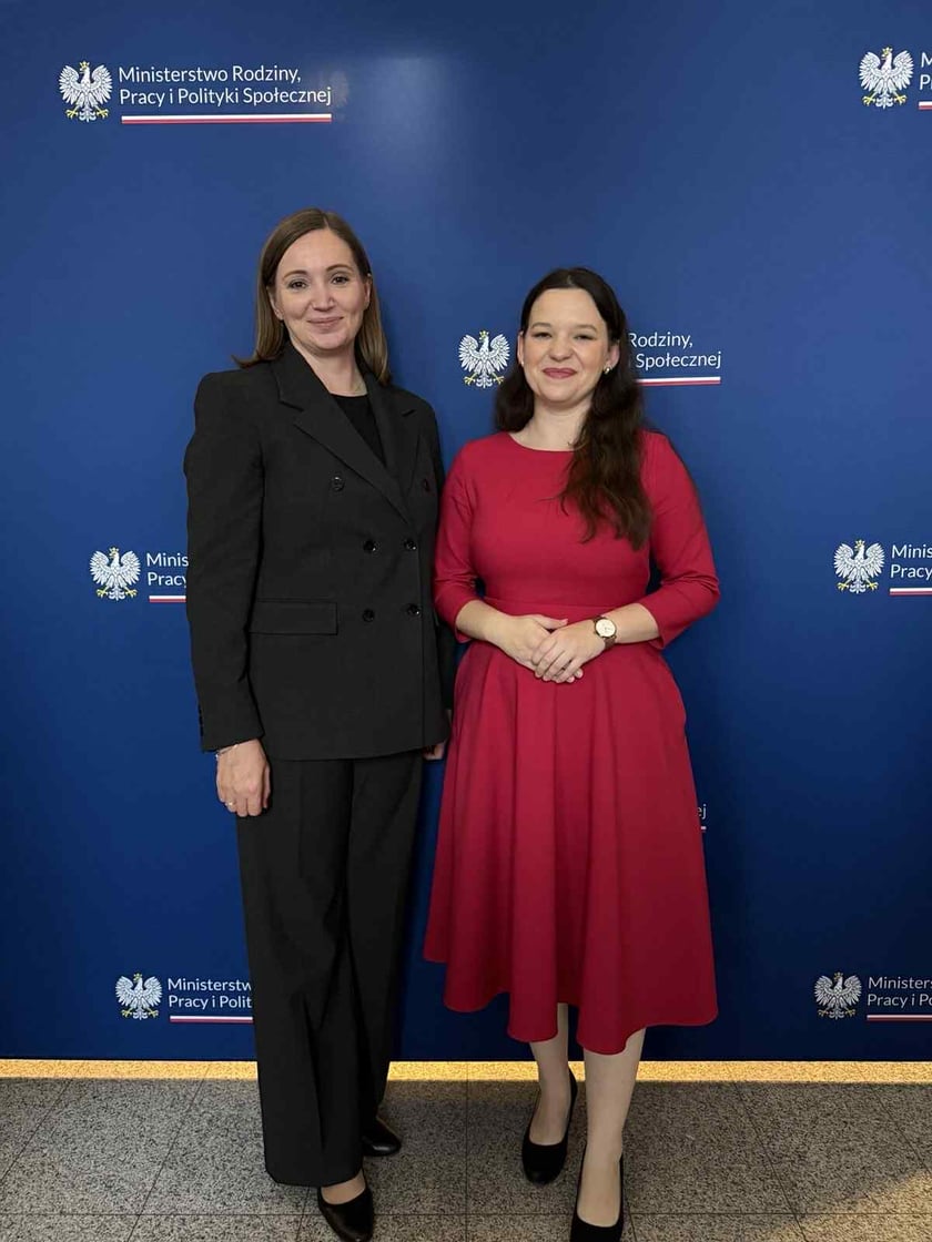 Powiększ obraz: Ewa Żmuda, zastępca dyrektora Wrocławskiego Centrum Integracji i wiceminister Rodziny, Pracy i Polityki Socjalnej Katarzyna Nowakowska