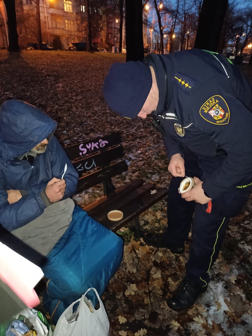 Powiększ obraz: <p>Empatia potrafi uratować życie. Reagujmy</p>