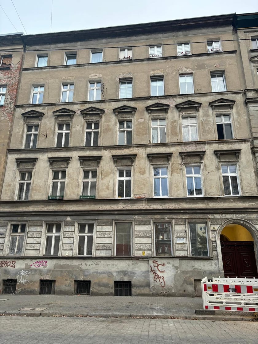 Powiększ obraz: <p>Zostaną tu odwtworzone naruszone zębem czasu detale</p>