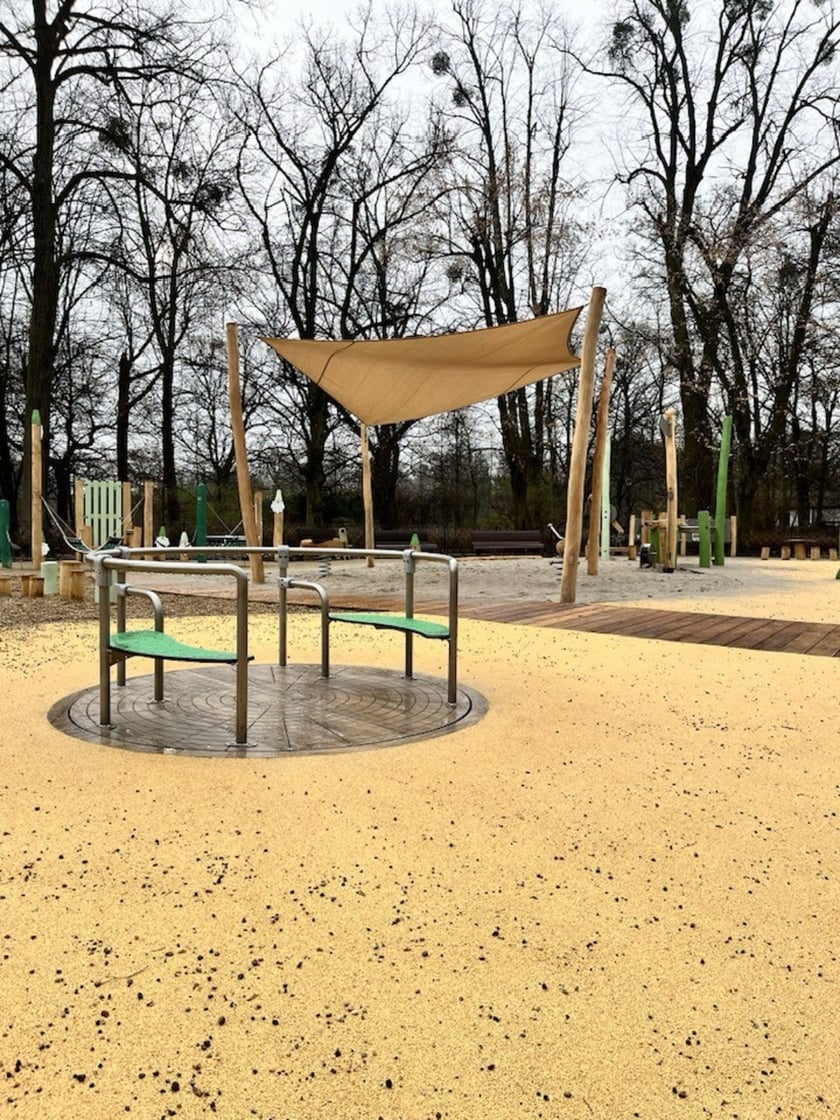 Plac zabaw "Osada krasnali" w Parku Południowym