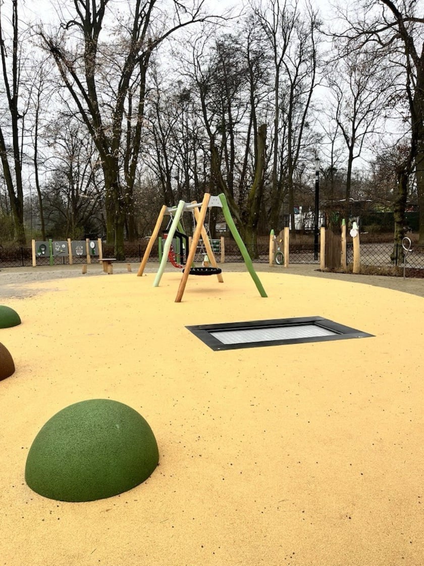 Plac zabaw "Osada krasnali" w Parku Południowym