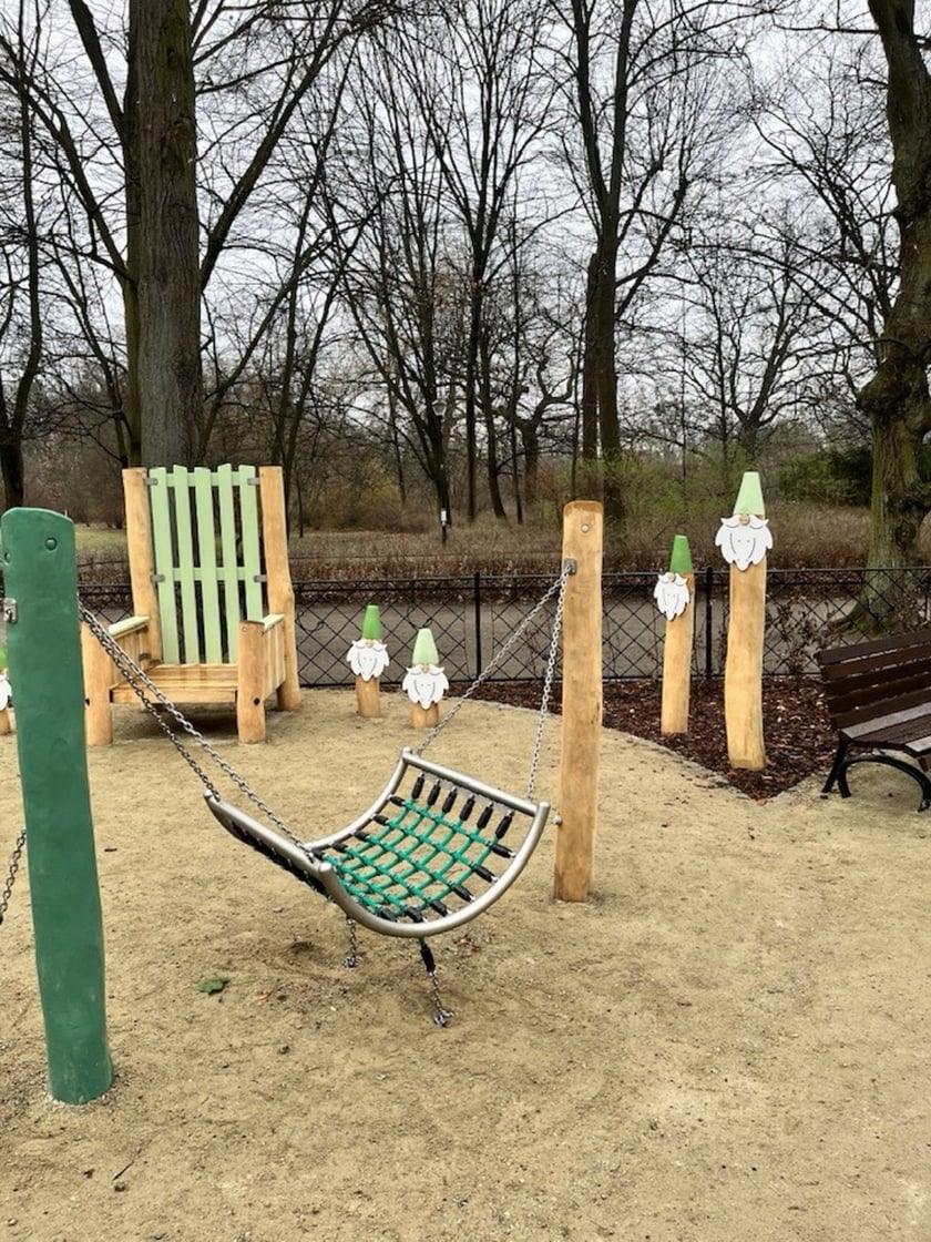 Plac zabaw "Osada krasnali" w Parku Południowym
