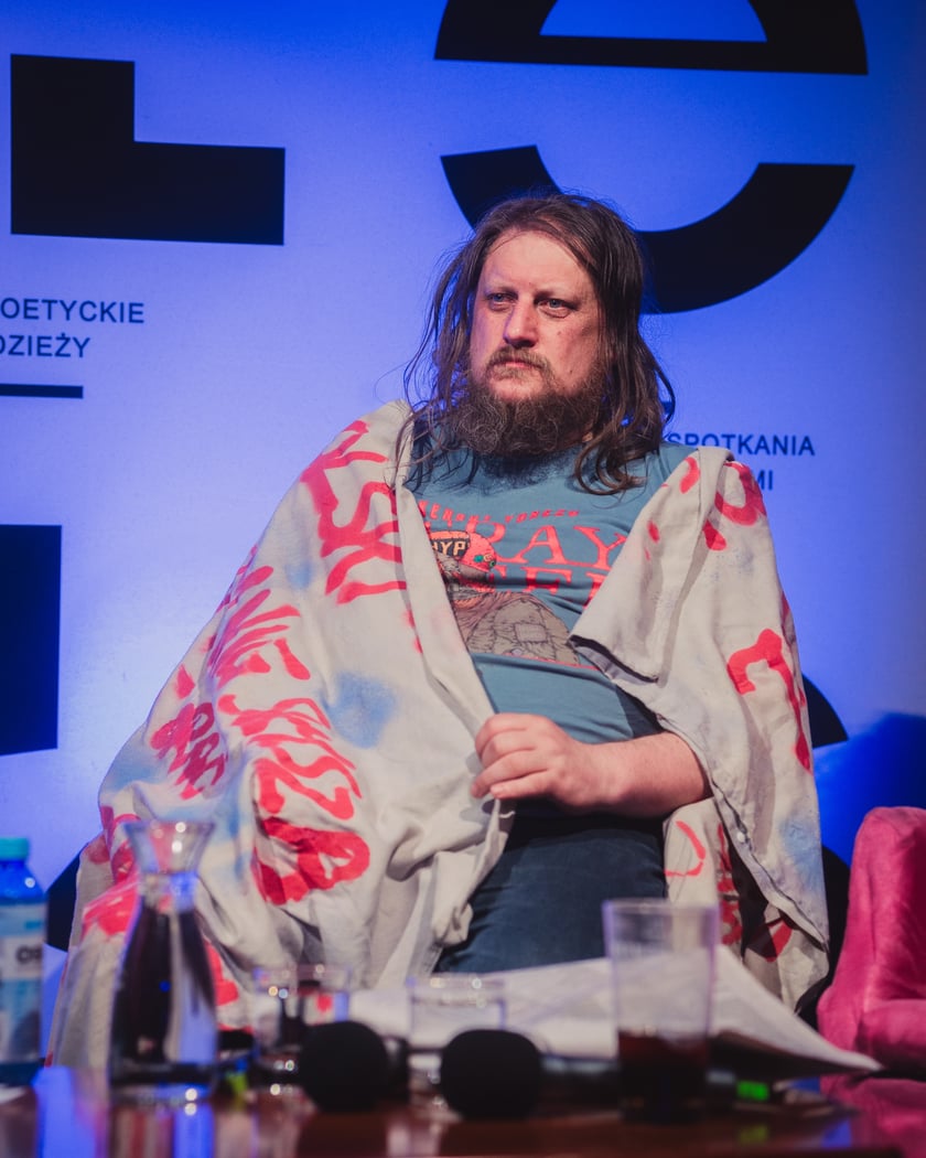 <p>Konrad G&oacute;ra w Klubie Proza</p>