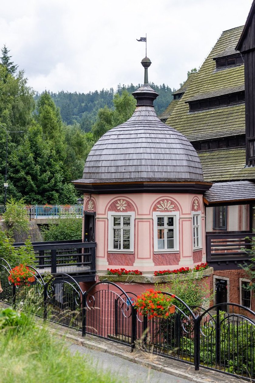 <p>Wejście do Muzeum Papiernictwa w Dusznikach-Zdroju&nbsp;</p>