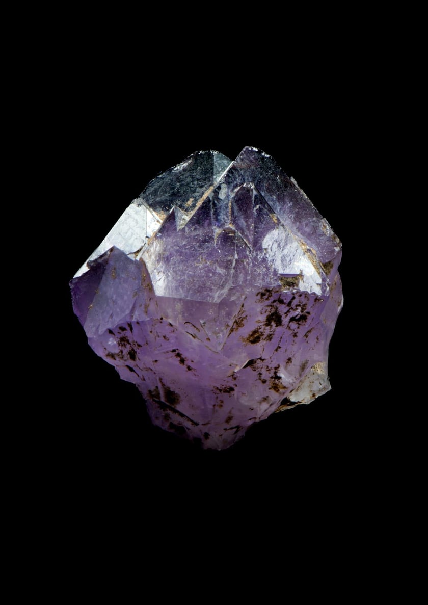 <p class="MsoNormal">Owoce &ldquo;Ziem Rzadkich&rdquo;</p>
<p class="MsoNormal">cykl makrofotografii; druk cyfrowy</p>
<p class="MsoNormal">2025</p>
<p class="MsoNormal">Okazy minerał&oacute;w z Krainy Wygasłych Wulkan&oacute;w (Pog&oacute;rze Kaczawskie), pozyskane w trakcie terenowych poszukiwań prowadzonych przez artyst&oacute;w; pochodzą z ich prywatnej kolekcji.</p>