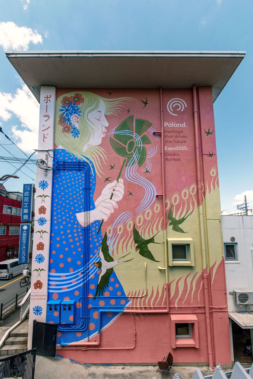 <p>Mural według projektu Aleksandry Czudżak na jednym z budynk&oacute;w w Osace</p>