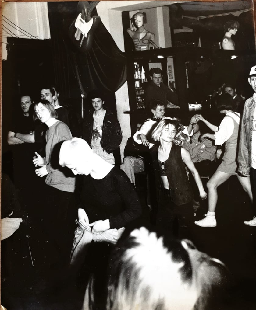 <p class="MsoNormal">Koncert zespoł&oacute;w Maanalainen, Samba i Dżungla w klubie Amsterdam przy ul. Borowskiej, 1994</p>