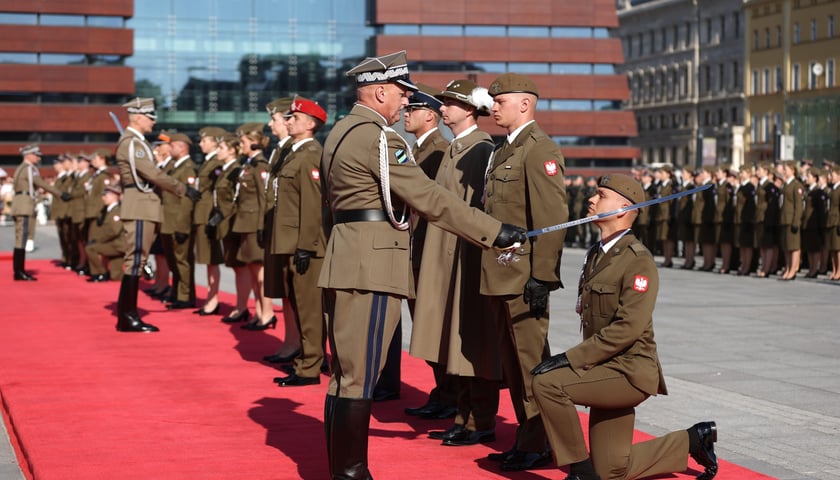 Powiększ obraz: Promocja oficerska we Wrocławiu