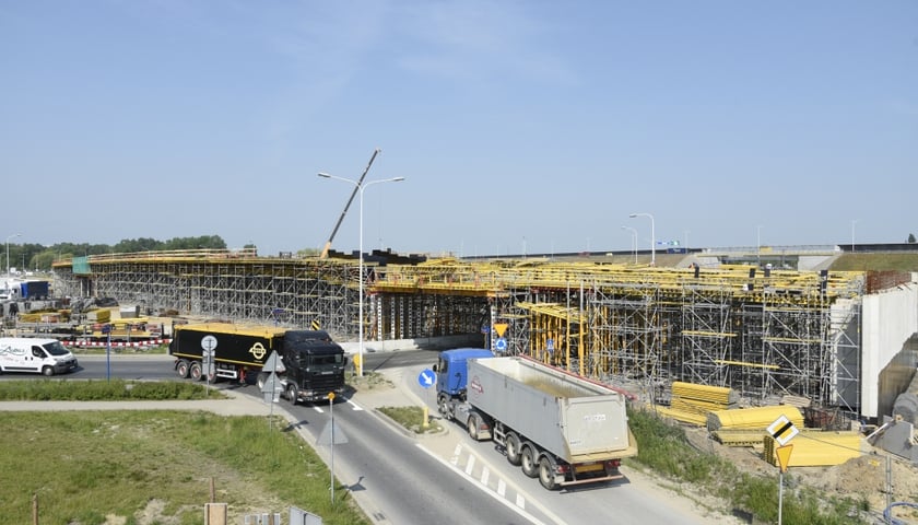 Droga S5 - most nad Widawą nabiera kształtów [ZDJĘCIA]