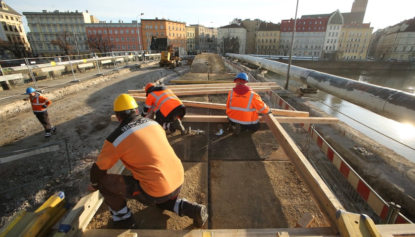 Remont mostów Pomorskich idzie zgodnie z planem [ZDJĘCIA]