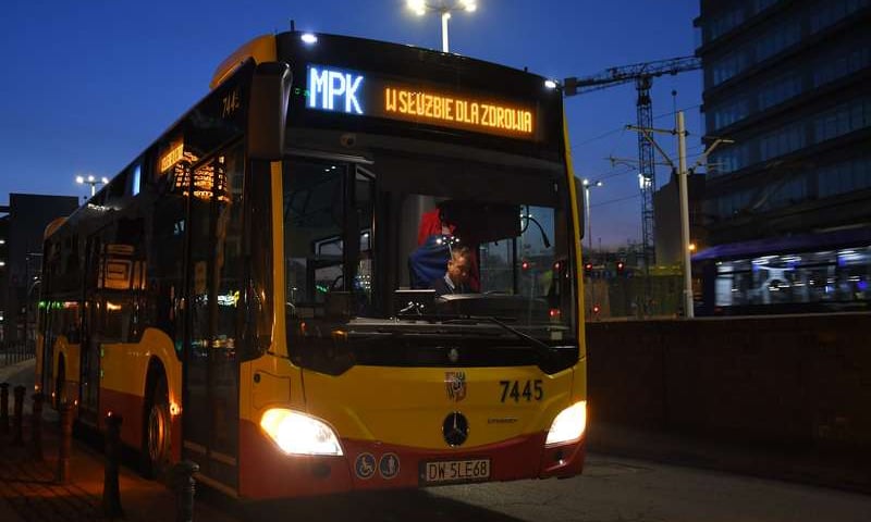 MPK dowozi lekarzy do szpitala tymczasowego