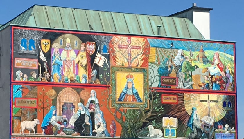 <p>Mural wok&oacute;ł życia i działalności św. Jadwigi Śląskiej (obok bazyliki w Trzebnicy)&nbsp;</p>