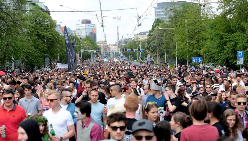 Juwenalia 2016: Wielki pochód studentów [ZDJĘCIA, WIDEO]