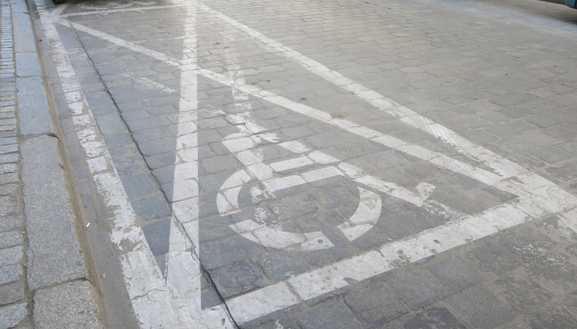 Orzeczenia o niepełnosprawności oraz karty parkingowe w czasie epidemii koronawirusa