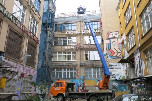 Odpalą neony na Ruskiej – na razie na próbę