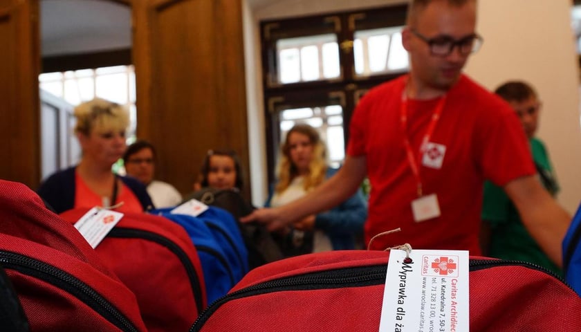 Zbierają przybory szkolne dla najmłodszych