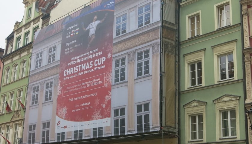 Wielkoformatowa reklama w parku kulturowym