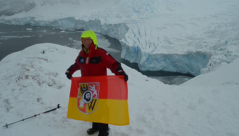 Prof. Jan Chmura przebiegł maraton na Antarktydzie