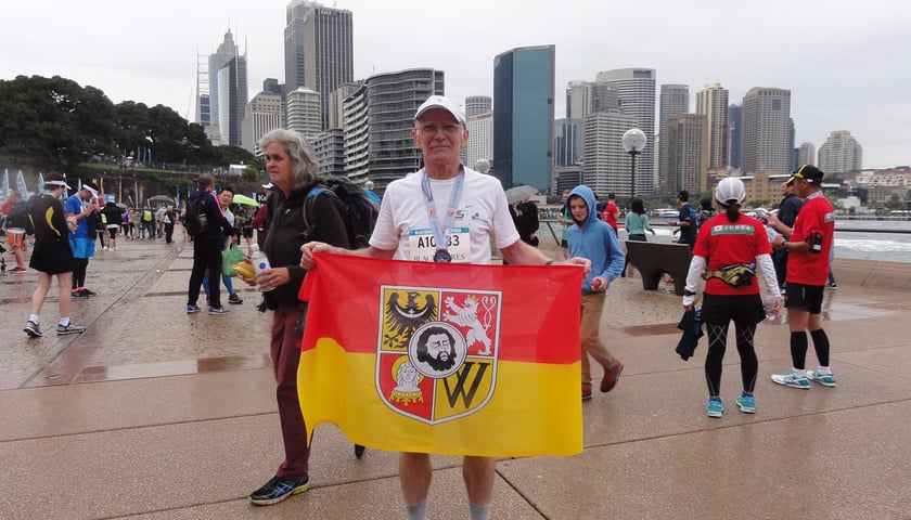 Prof. Chmura zdobył Koronę Maratonów Ziemi
