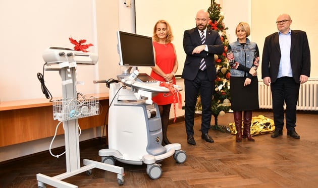 Prezydent Wrocławia przekazał nowy sprzęt klinice położniczej