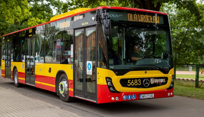 wrocławski autobus, zdjęcie ilustracyjne
