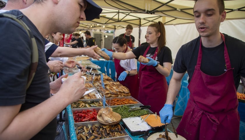 foodtrucki na placu Nowy Targ