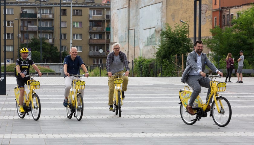 Każdego roku wrocławianie wypożyczają coraz więcej rowerów, również elektrycznych.