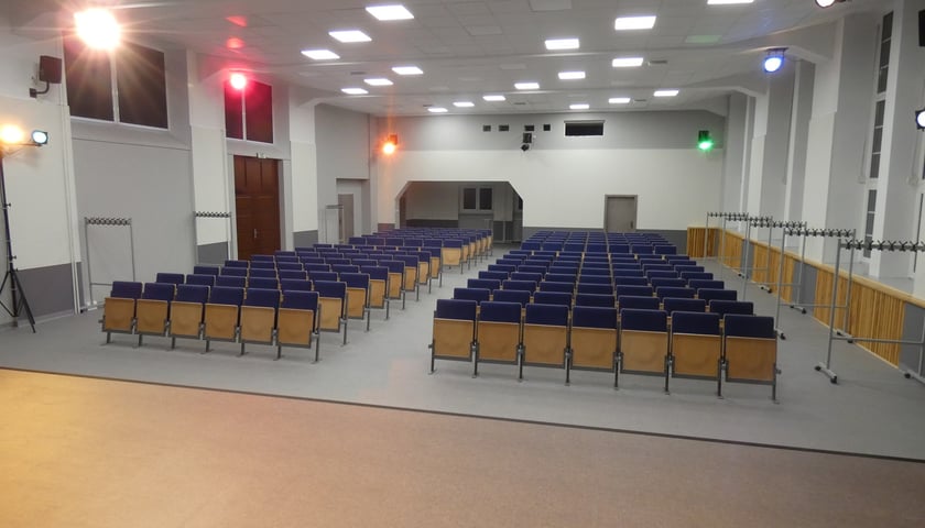 Aula w ZS nr 1 przt ul. Słubickiej we Wrocławiu