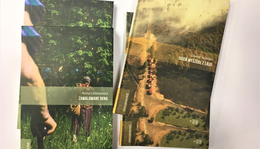 Na zdjęciu dwie książki Wydawnictwa Dowody na Istnienie, które można wygrać w konkursie wroclaw.pl 