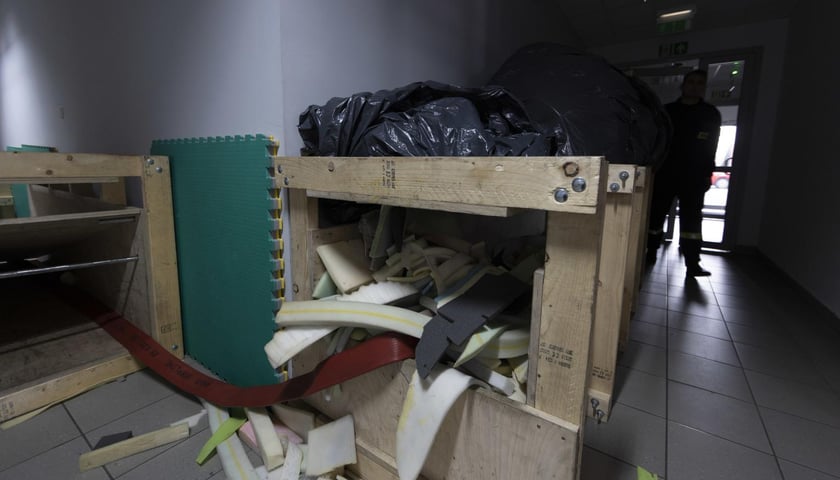 <p>Jednostka Ratowniczo-Gaśnicza PSP przy ul. Kosmonaut&oacute;w we Wrocławiu. Na zdjęciu "tor przeszk&oacute;d", kt&oacute;ry strażacy mogą napotkać w czasie akcji ratunkowej</p>