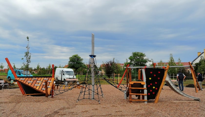 Zagospodarowanie parku Migdałowego, zbudowanie placu zabaw – Etap I