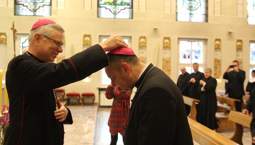 Na zdjęciu widać biskupów: od lewej strony Andrzej Siemieniewski i Piotr Wawrzynek 