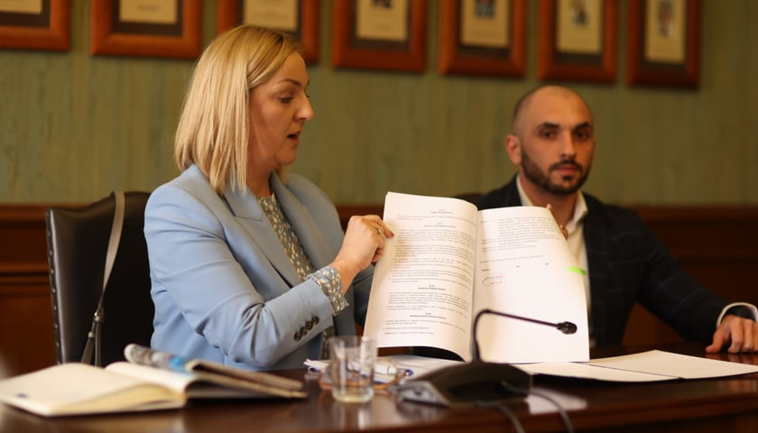 Paulina Tyniec-Piszcz, dyrektor Wydziału Transportu Urzędu Miasta Wrocławia , i Aleksander Łoś, wicedyrektor Wydziału Transportu Urzędu Miasta Wrocławia