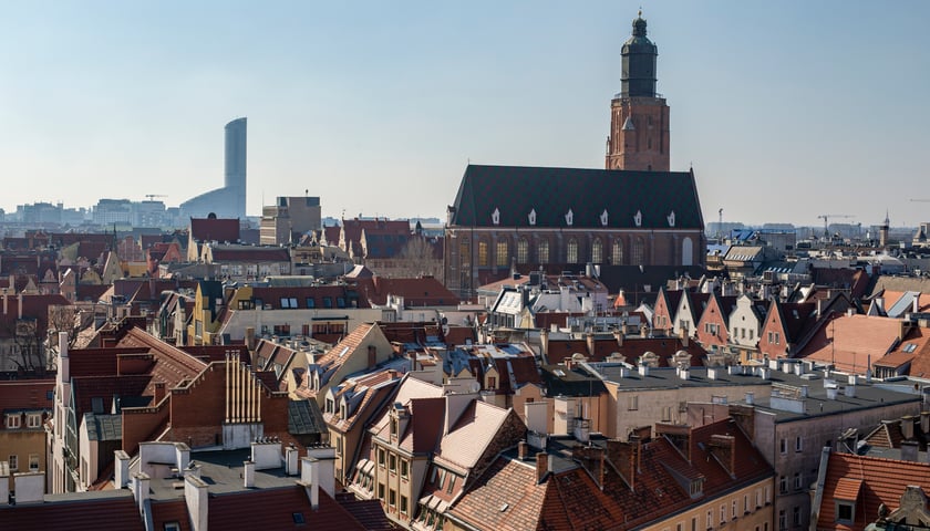 Panorama Wrocławia . Po prawej widać kościół Świętej Elżbiety
