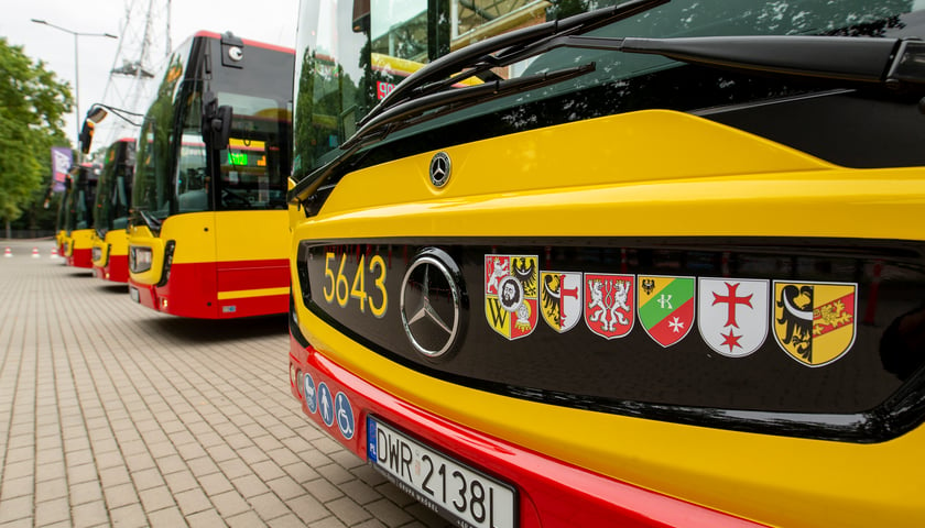 Umowa z podwykonawcą na 12 autobusów Mercedes Benz Conecto G oraz 18 Isuzu Citiport