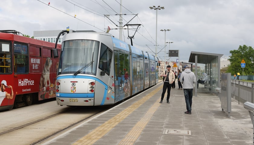 Przystanek Kępa Mieszczańska na nowej trasie tramwajowej przez Popowice