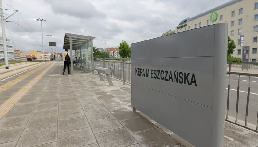 Przystanek Kępa Mieszczańska na nowej trasie tramwajowej przez Popowice