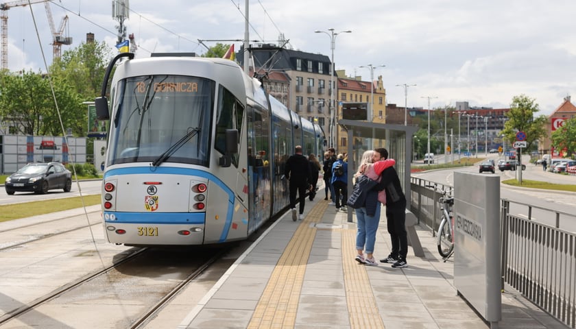 Przystanek Kępa Mieszczańska na nowej trasie tramwajowej przez Popowice
