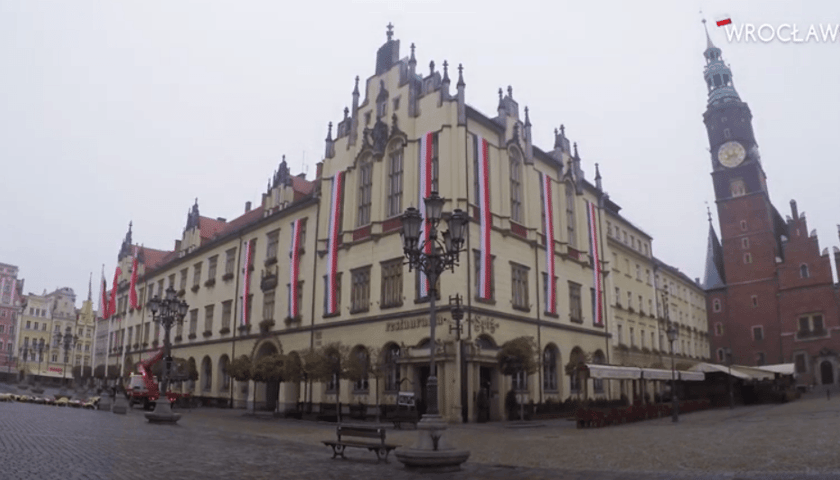 Ratusz biało-czerwony [TIMELAPSE]