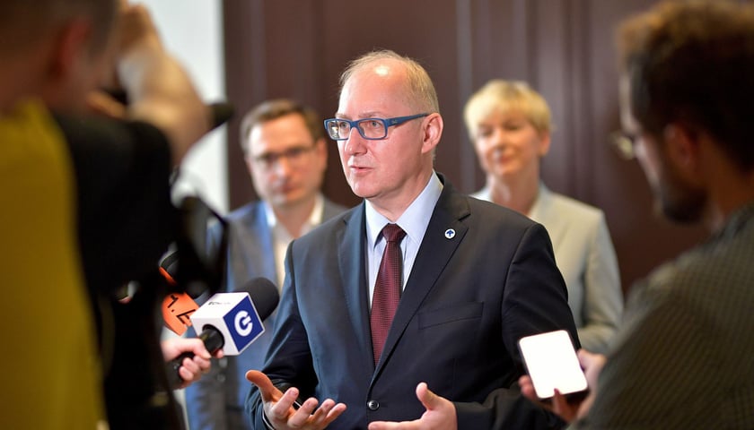 <p>prof. Arkadiusz W&oacute;js, rektor Politechniki Wrocławskiej, podczas spotkania z dziennikarzami 19 czerwca 2023 r.</p>