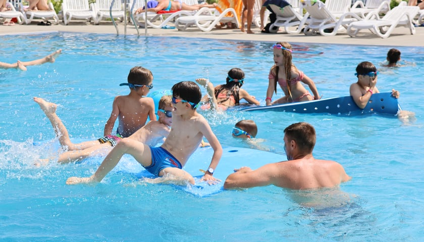 Dzieci bawiące się w Aquaparku we Wrocławiu / zdjęcie ilustracyjne