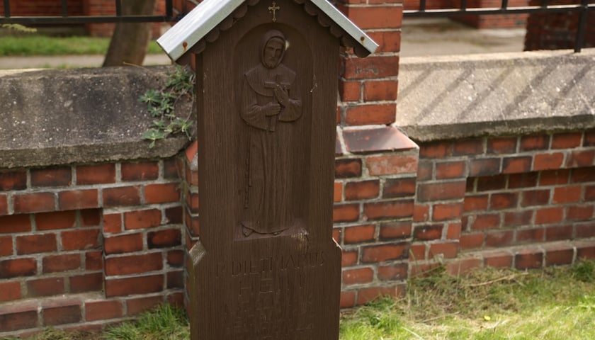 Cmentarz przy klasztorze franciszkanów na Karłowicach