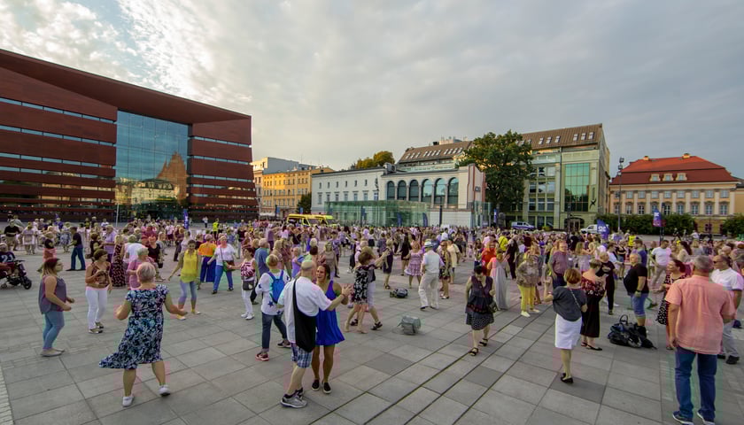 Potańcówka na placu Wolności
