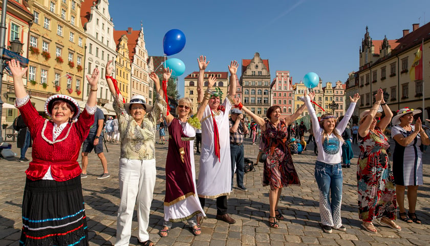 Jak co roku wrocławscy seniorzy z przyjemnością świętują i świetnie się bawią