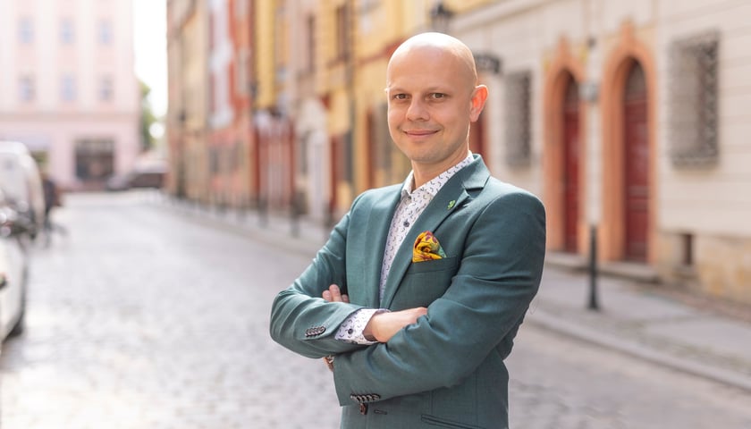 Karol Smoliński z Wydziału Lokali Mieszkalnych Urzędu Miejskiego Wrocławia